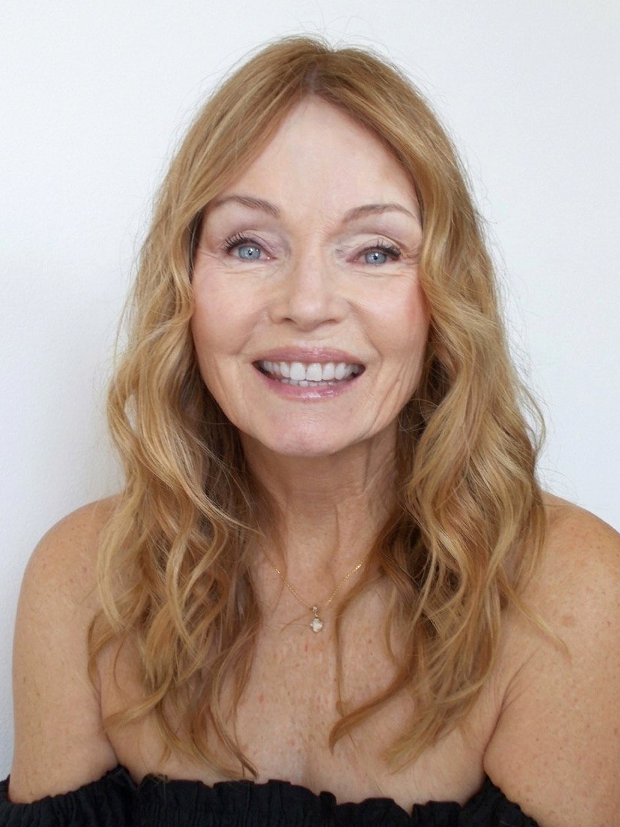 Mamma della sposa: trucco luminoso su pelle matura