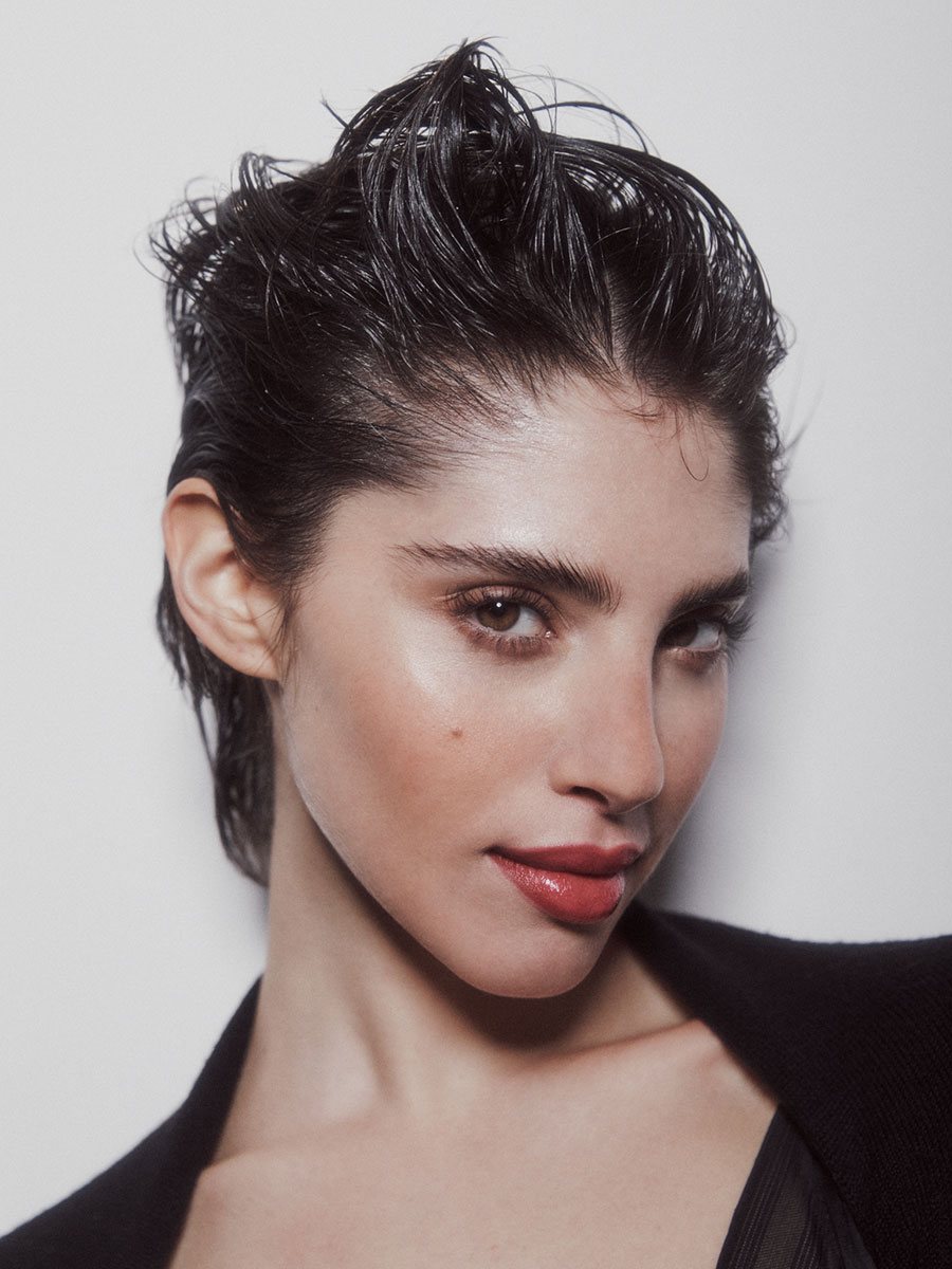 Beauty: capelli wet look e labbra rosse